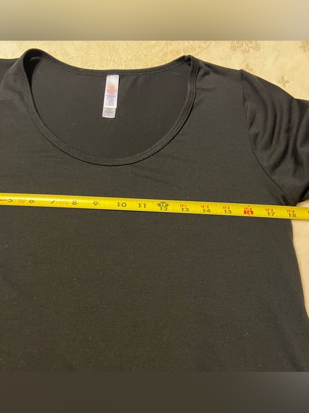 🆕 NWT LuLaRoe Black Long Sleeve Scoop Neck Stretchy “Lynnae” Top Women’s Small - Picture 5 of 6